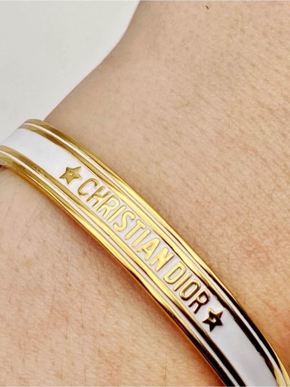 White & Gold Tone NEW Fashion Bangle Bracelet | Enamel Hinged Cuff | size 6.5